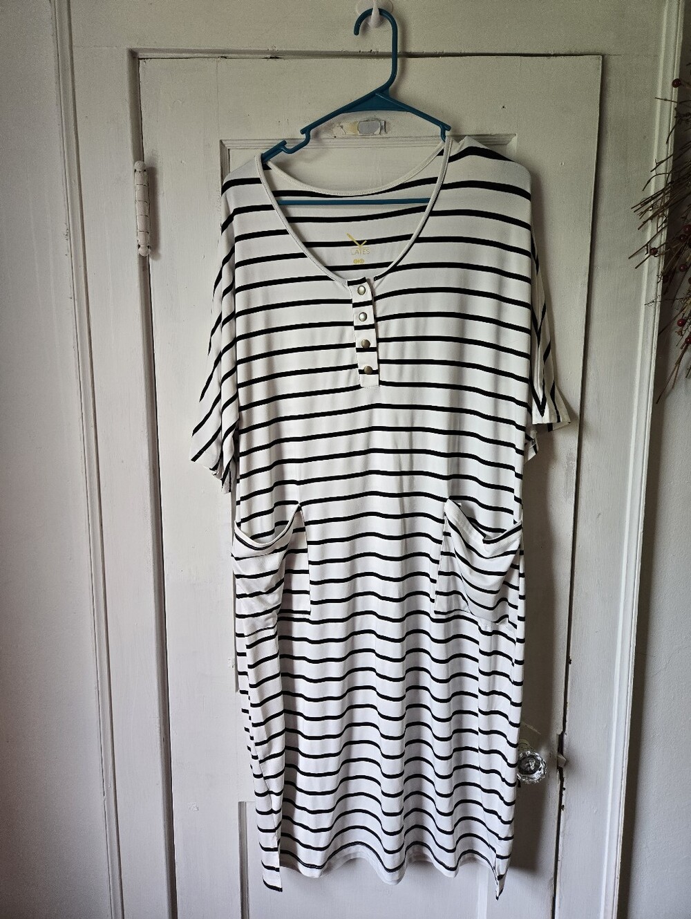 Lates by Kate White & Black Lounge Nightgown Size Small/Medium